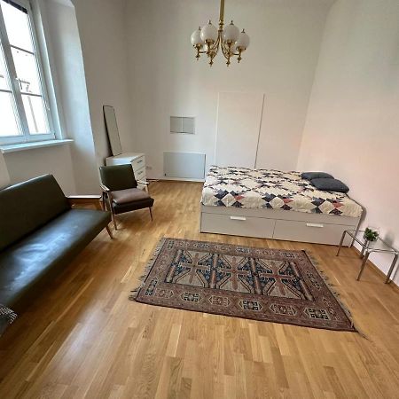 Central Plaza Great Apartment 4 Bedroom 3 Bathroom Bruckneudorf Eksteriør billede
