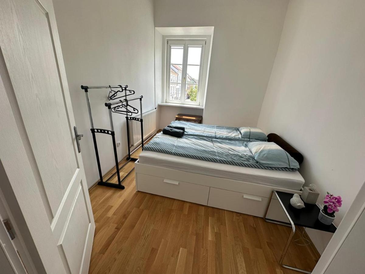 Central Plaza Great Apartment 4 Bedroom 3 Bathroom Bruckneudorf Eksteriør billede